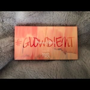 Touch in Sol Glowdient Palette